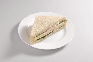 Round plate with sandwich