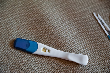 A white blue positive pregnancy test.