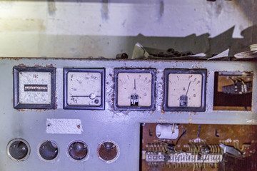 Alte Messgeräte von Generator