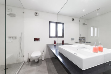 Fototapeta na wymiar Modern apartment with white walls and light grey floor