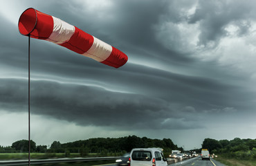 Sturm &uuml;ber der Autobahn