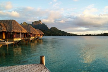 Coucher de soleil à Bora-Bora (polynésie) - obrazy, fototapety, plakaty