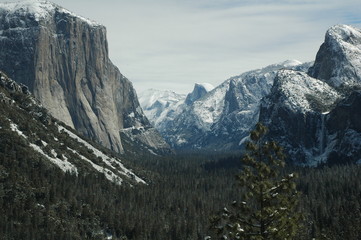 Yosemite Halfdome and El Capitan