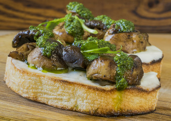 Bruschetta with baked champignons