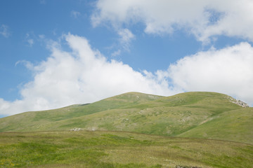 Monte San Gregorio Di Paganica, Parco Nazionale Gran Sasso e Monti della Laga, inizio dell'estate