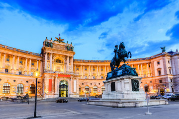 Vienne, Autriche. Palais impérial Hofburg au crépuscule.