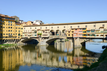 Fototapeta na wymiar Famous bridge of Ponte Vecchio in Florence on Italy