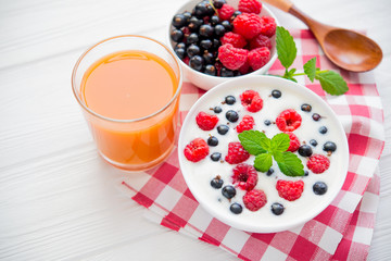 raspberry fruit and fresh mint