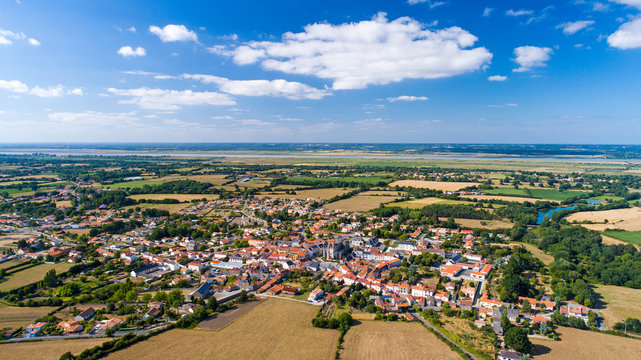 Photo aérienne du village de Frossay en Loire Atlantique