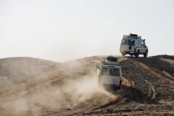 Jeeps racing in desert © Volodymyr