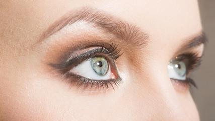 Obraz premium Beauty and fashion, Blue eyes with bright shadows