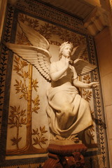 Obraz premium Statue de la Basilique Notre-Dame de Fourvière à Lyon