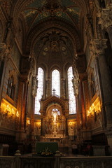 Fototapeta na wymiar Nef de la Basilique Notre-Dame de Fourvière à Lyon