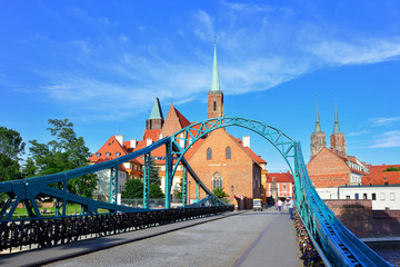 Tumski Bridge, connecting old town and Sand Island of Wroclaw with Cathedral Island or Ostrow Tumski, Poland.