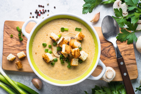 Creamy Mushroom Soup with croutons