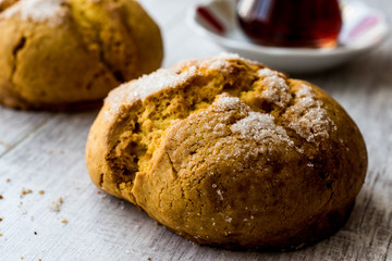 Turkish cookies Sam kurabiyesi and tea / Cookie with orange and sugar