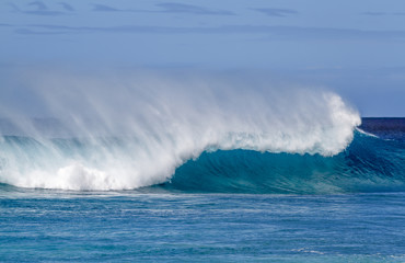 Obrazy na Szkle  Piękna fala łamiąca Ocean na Hawajach