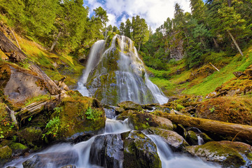 Fototapeta premium Upper Tier of Falls Creek Falls in Summer Washington State