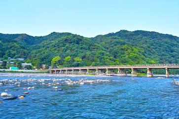 Fototapeta na wymiar 京都嵐山　早朝の桂川に掛かる渡月橋