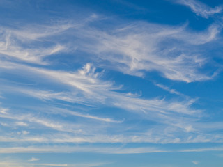 Schleierwolken am Himmel