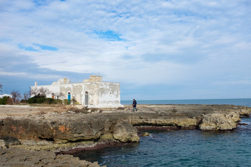 Fototapeta na wymiar Typical Apulian house along the seacoast