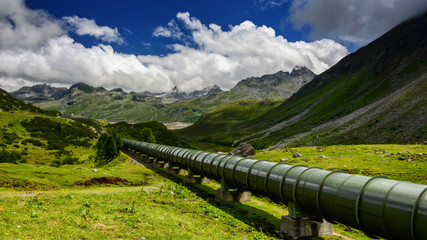 Fototapeta na wymiar Pipeline Stausee Silvretta