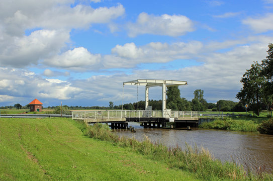 Klappbr&uuml;cke Roggenberg am Dreyschloot (Ostfriesland, Niedersachsen)