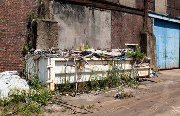 Müllcontainer ( fragwürdig )