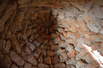 Voute antique du complexe nuragique de Palmavera en Sardaigne