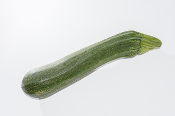Zucchini Gemüse isoliert auf weissem Hintergrund