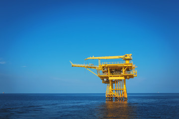 Oil and Gas processing platform that produce natural gas and condensate