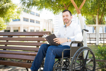 Fototapeta premium Happy man reading in a park