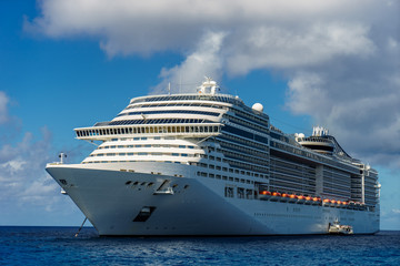 Fototapeta na wymiar Cruise ship in crystal blue water