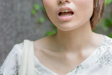 笑顔が素敵な日本女性