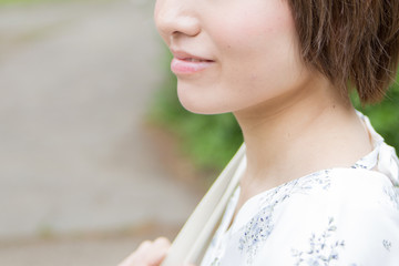 笑顔が素敵な日本女性