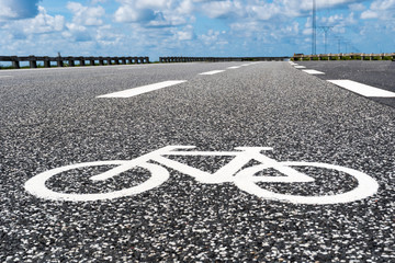 Markierung für Fahrrad auf der Straße
