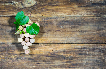 Wein Trauben Weinbeeren Dekoration Holz Hintergrund mit Textfreiraum