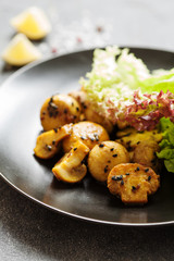 Baked champignons with curcuma and cumin
