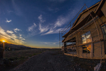 Obraz premium Building a sunset