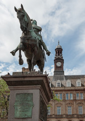 Fototapeta na wymiar Black Prince statue, Leeds, with old Post Office Building