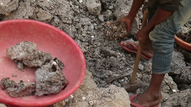 Slavery in Asia. Unskilled workers. Mining of mica. India.
