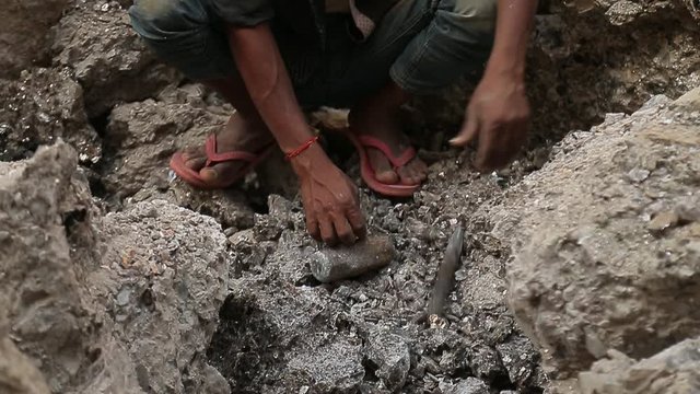 Slavery in Asia. Unskilled workers. Mining of mica. India.