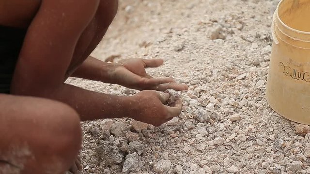 Slavery in Asia. Unskilled workers. Mining of mica. India.
