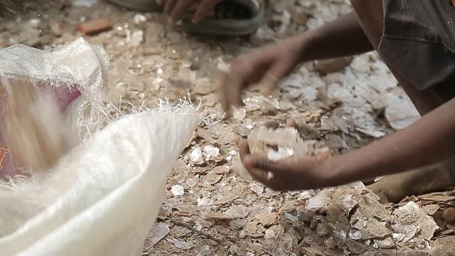 Slavery in Asia. Unskilled workers. Mining of mica. India.