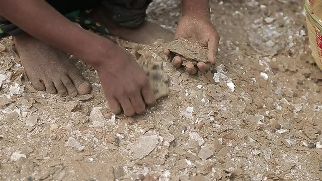 Slavery in Asia. Unskilled workers. Mining of mica. India.