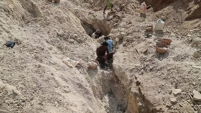 Slavery in Asia. Unskilled workers. Mining of mica. India.