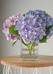 Ramo de hortensias en un jarrón
