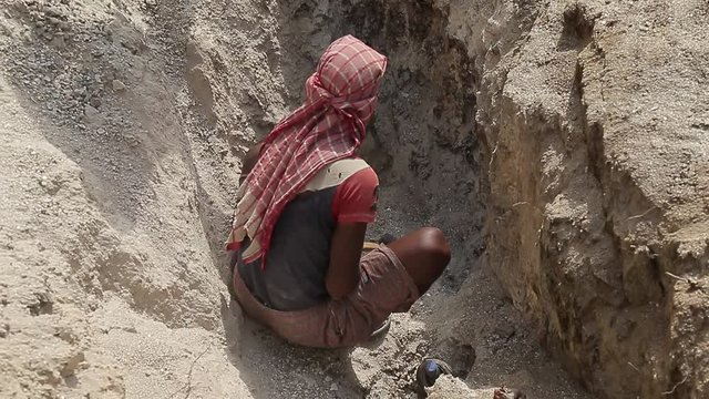 Slavery in Asia. Unskilled workers. Mining of mica. India.