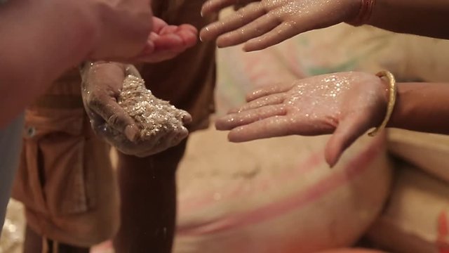 Slavery in Asia. Unskilled workers. Mining of mica. India.