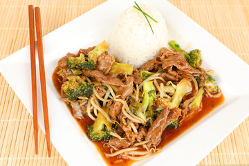 Rindfleisch mit Brokkoli und Reis
